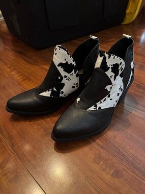 Pierre Dumas Black and White Cowprint Western Ankle Booties